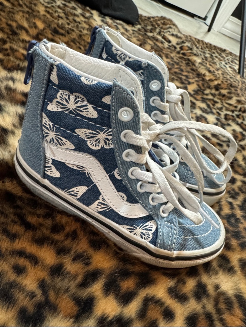 Vans Kids High-Top Butterfly Print Sneakers in Blue and White